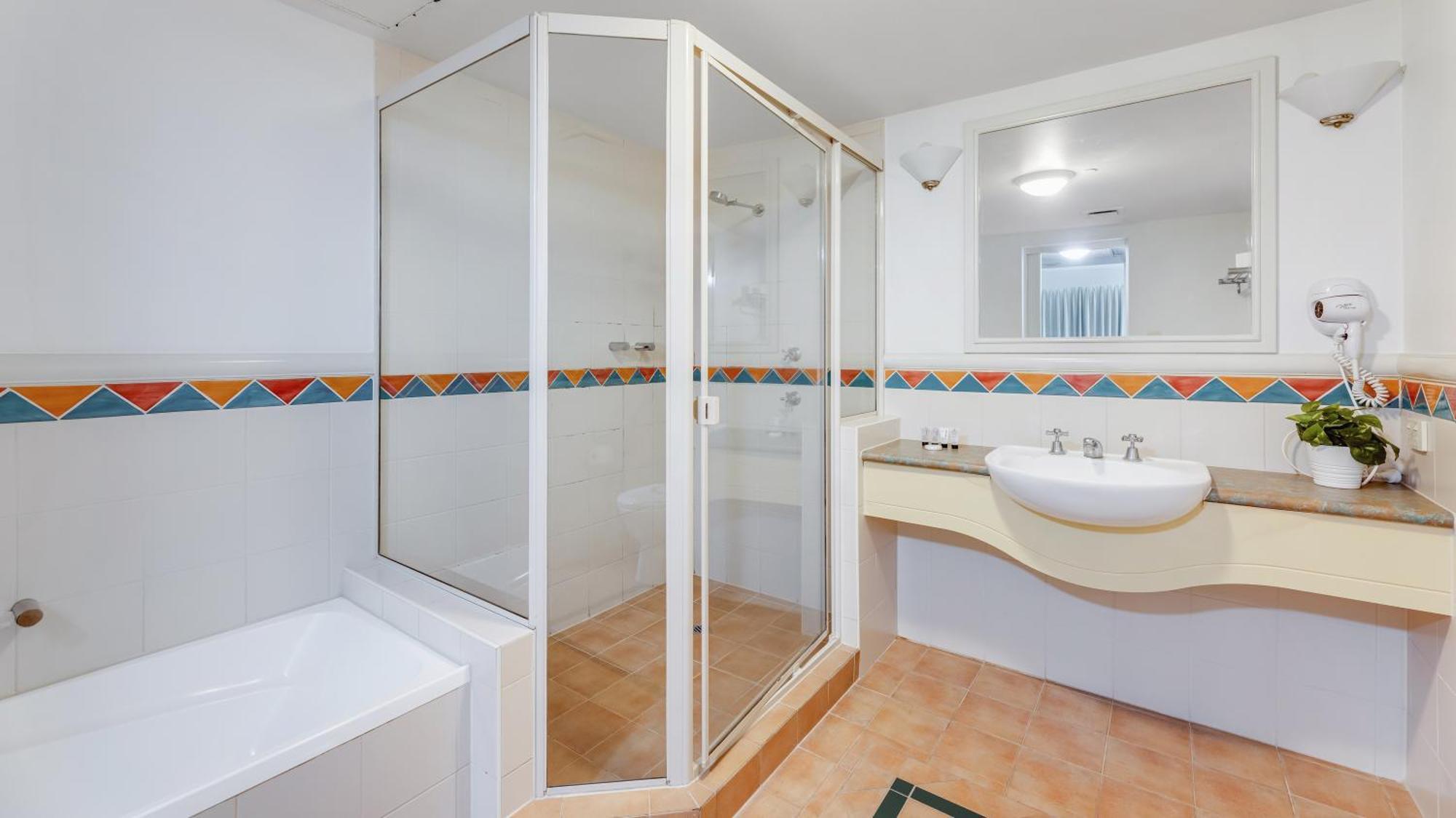 Crown Towers Apartment