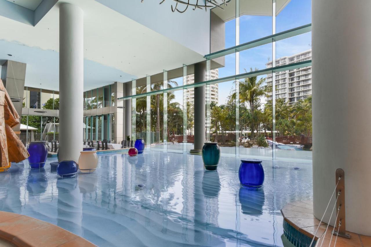 Crown Towers Apartment *